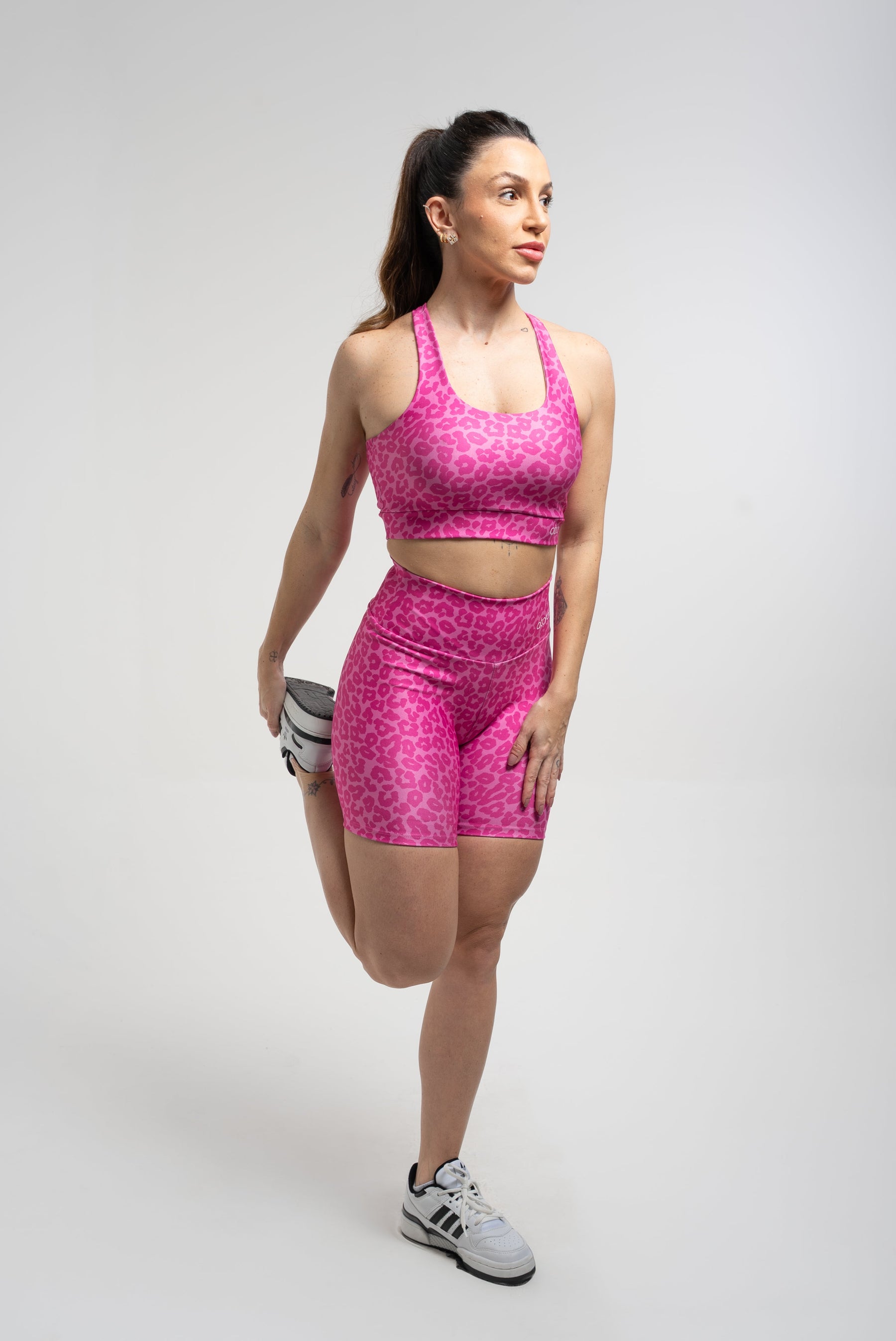 Bermuda Estampa Localizada Onça Rosa Pink