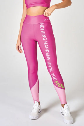 Conjunto Feminino Legging + Top Nadador Nothing Happens Until You Move